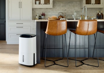 Odvlhčovač Meaco Dry Arete Two během provozu v kuchyni